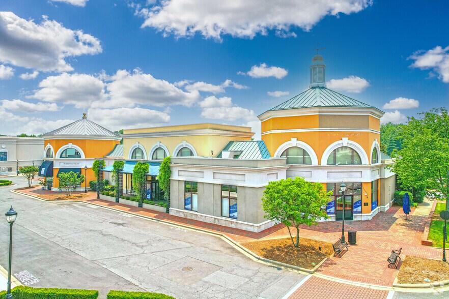 More Photos Of 6907 Phillips Place Ct, Charlotte Unknown For Lease