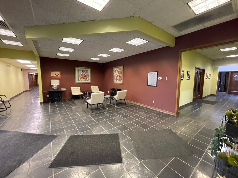 More Photos Of 2620 N Walnut St, Bloomington Office For Lease