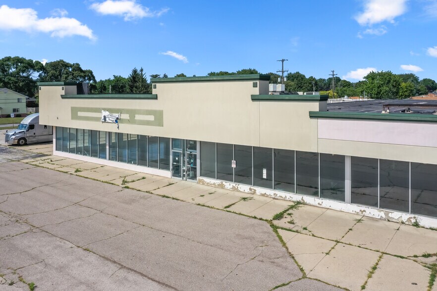 More Photos Of 2865-2885 Bay Rd, Saginaw Freestanding For Sale