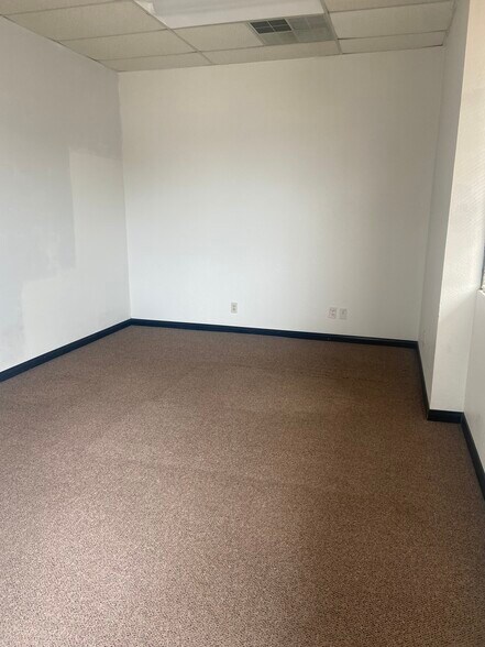 More Photos Of 1047 E Highway 121, Lewisville Self Storage For Lease