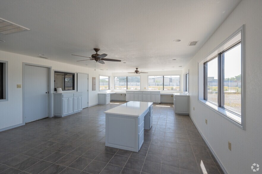 More Photos Of 705 Industrial Loop, Breckenridge Manufacturing For Lease