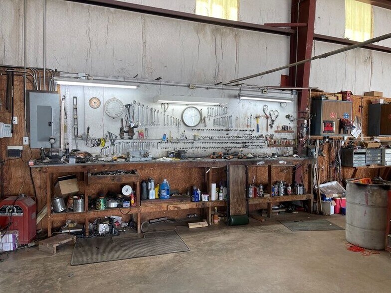 More Photos Of 2504 Hwy 82, Gainesville Auto Repair For Sale