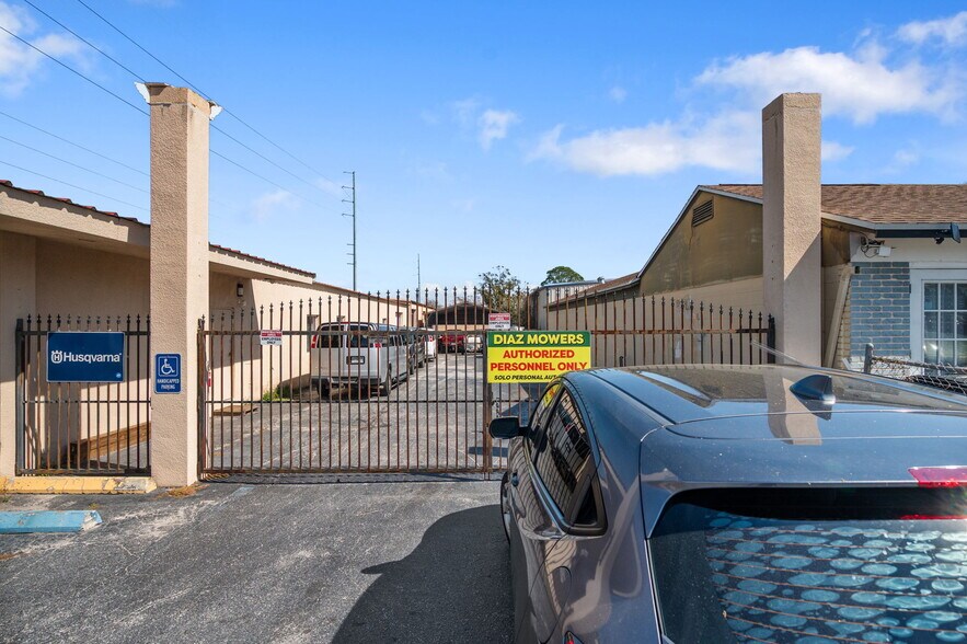 More Photos Of 7941 N Armenia Ave, Tampa Freestanding For Lease