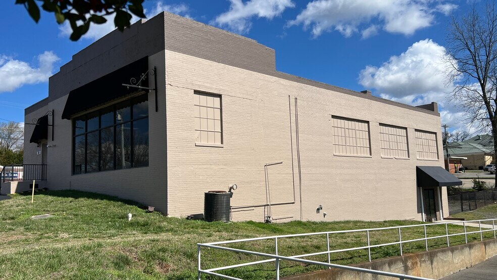 More Photos Of 111 W King St, Kings Mountain Freestanding For Lease