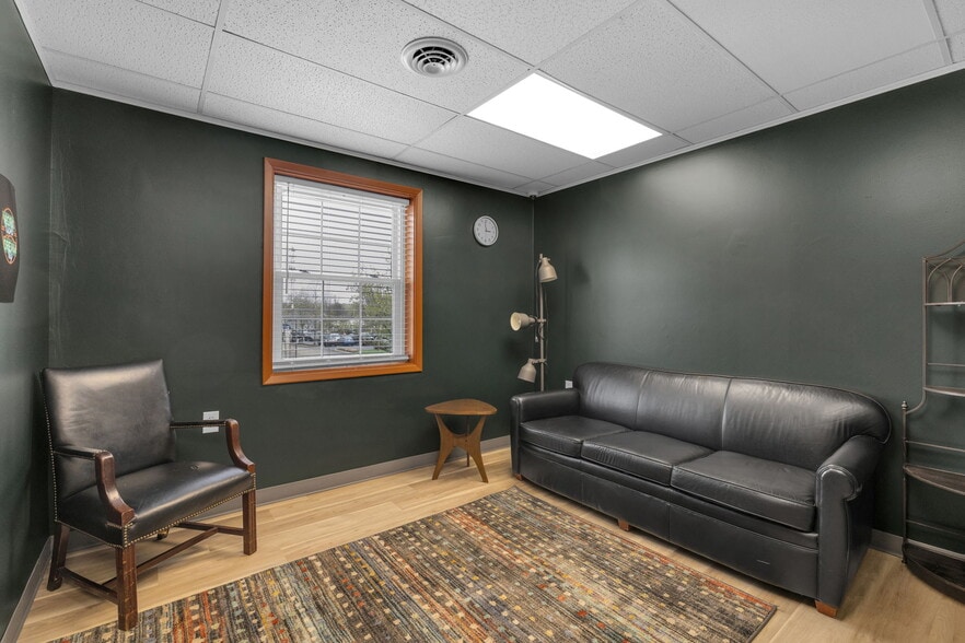 More Photos Of 10455-10499 N College Ave, Carmel Office For Sale