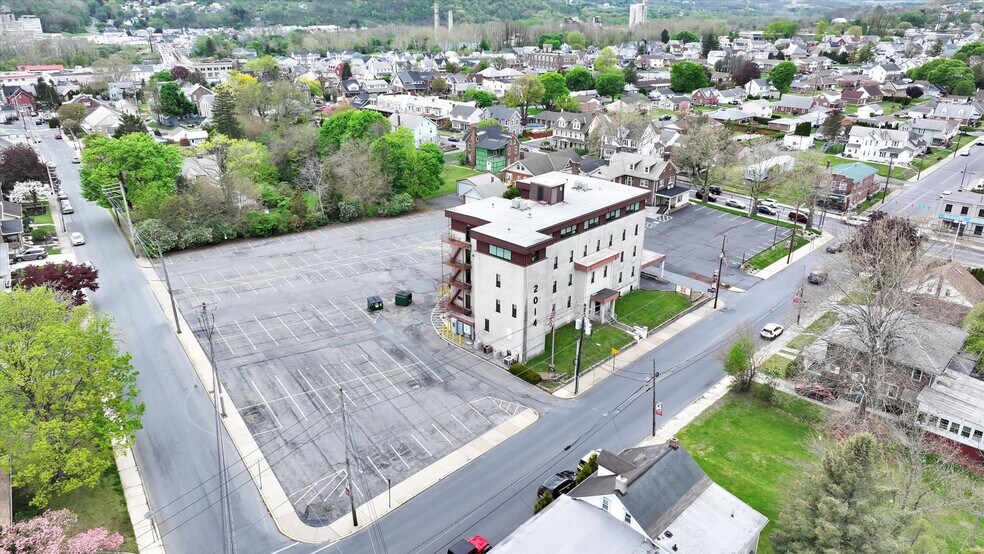 More Photos Of 2014 Laubach Ave, Northampton Office For Sale