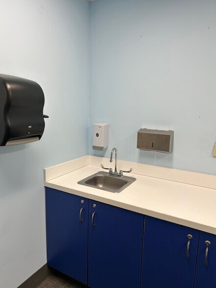 More Photos Of 395 Danforth Ave, Jersey City Unknown For Lease