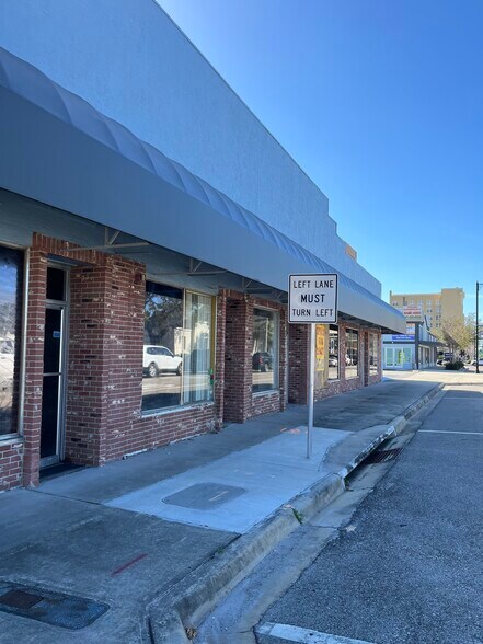 805 Manatee Ave, Bradenton, FL 34205 - Retail For Lease Cityfeet.com