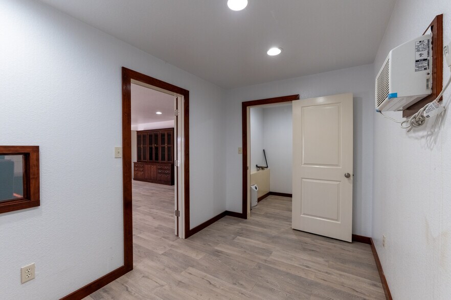 More Photos Of 1000 N 5th St, Kenedy Land For Sale