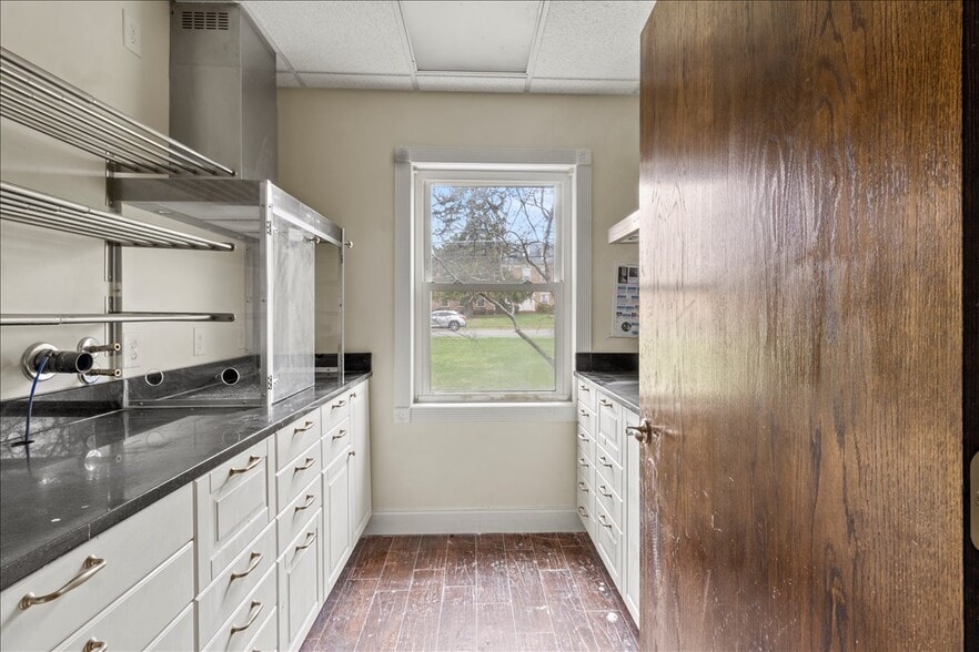 More Photos Of 530 E Main St, Chester Medical For Sale