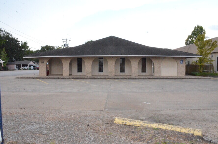 More Photos Of 212 E Houston St, Cleveland Office For Lease