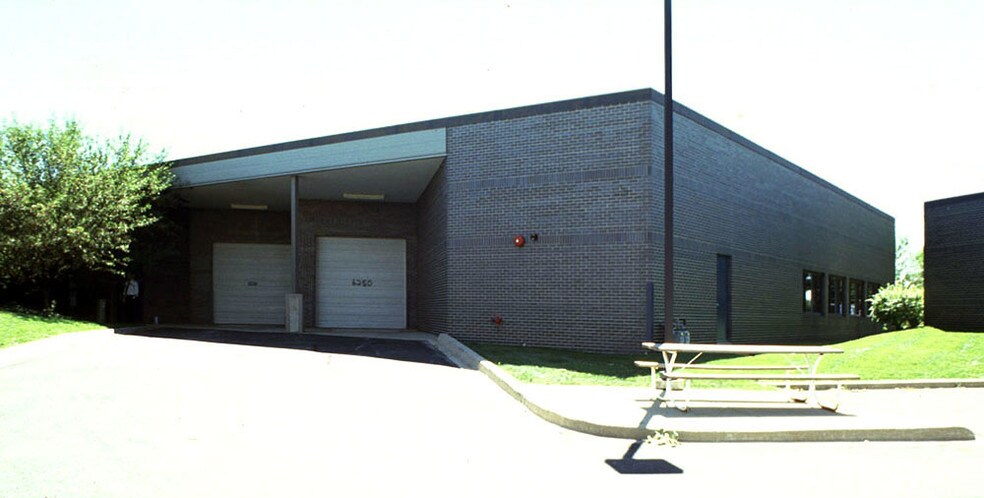 More Photos Of 6200-6250 Capitol Dr, Wheeling Flex For Lease