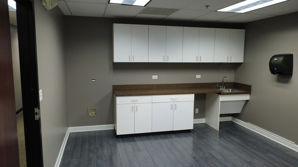 More Photos Of 1601-1627 Rock Creek Blvd, Joliet Distribution For Lease