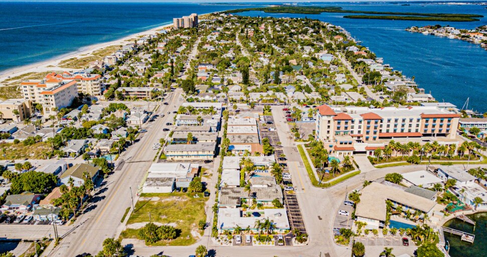 More Photos Of 648 Poinsettia Ave, Clearwater Beach Hotel For Sale