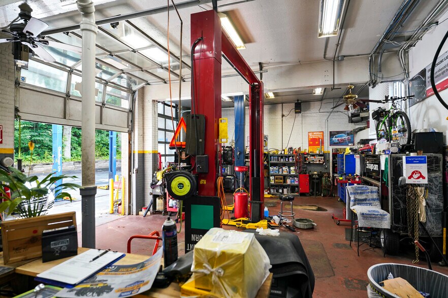 More Photos Of 11410 N Shore Dr, Reston Service Station For Sale