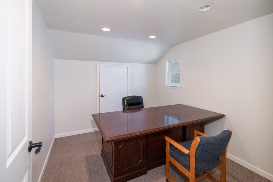 More Photos Of 806 W 11th St, Austin Office Residential For Lease