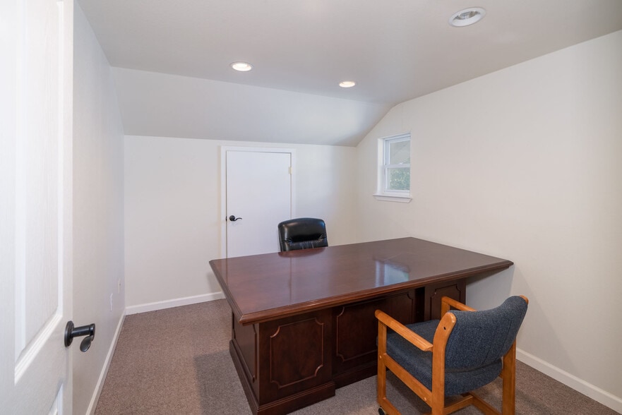 More Photos Of 806 W 11th St, Austin Office Residential For Sale