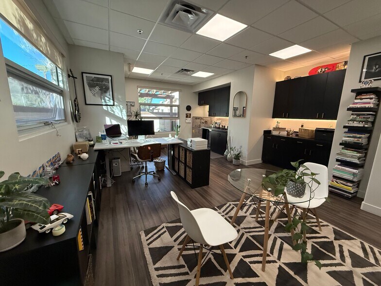 More Photos Of 15601 N 40th St, Phoenix Office For Sale