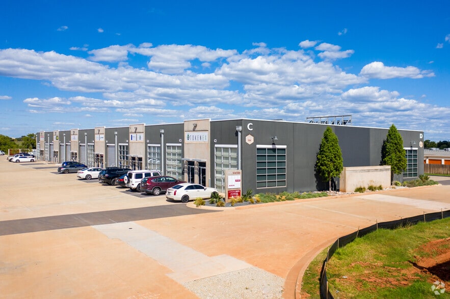 More Photos Of 3825 NW 166th St, Edmond Unknown For Lease