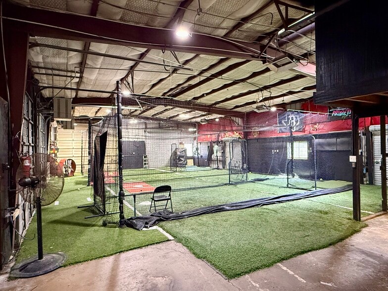 More Photos Of 108 Schilling St, Baytown Warehouse For Lease