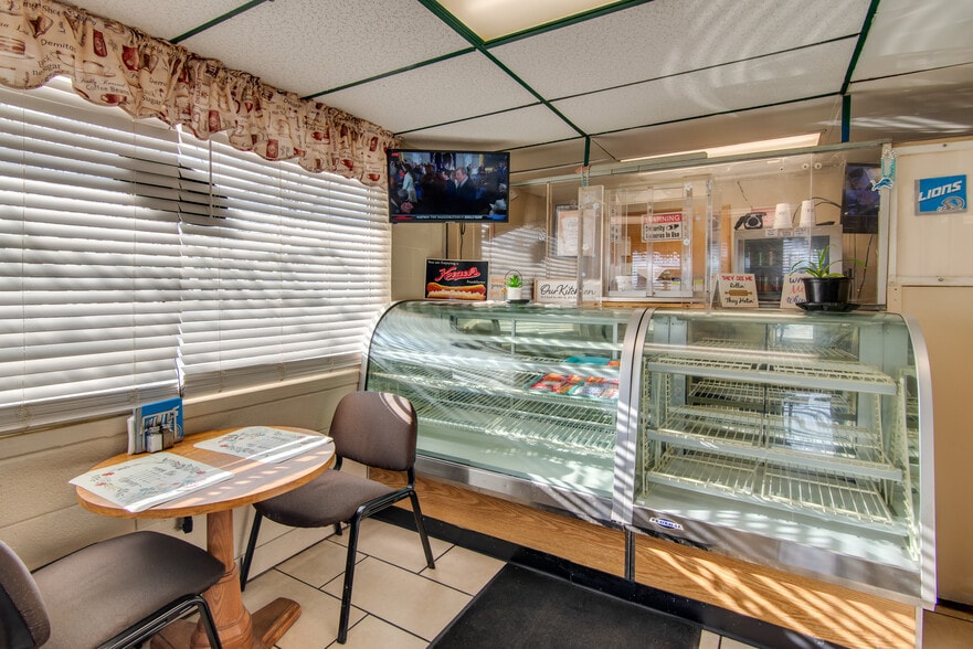 More Photos Of 285 S Outer Dr, Saginaw Restaurant For Sale