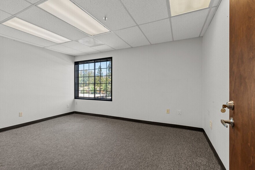 More Photos Of 8421 Auburn Blvd, Citrus Heights Office For Lease