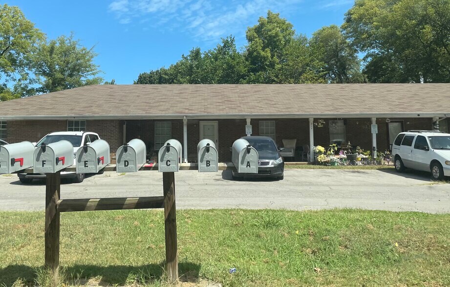More Photos Of 211 Chapel St, Clarksville Apartments For Sale