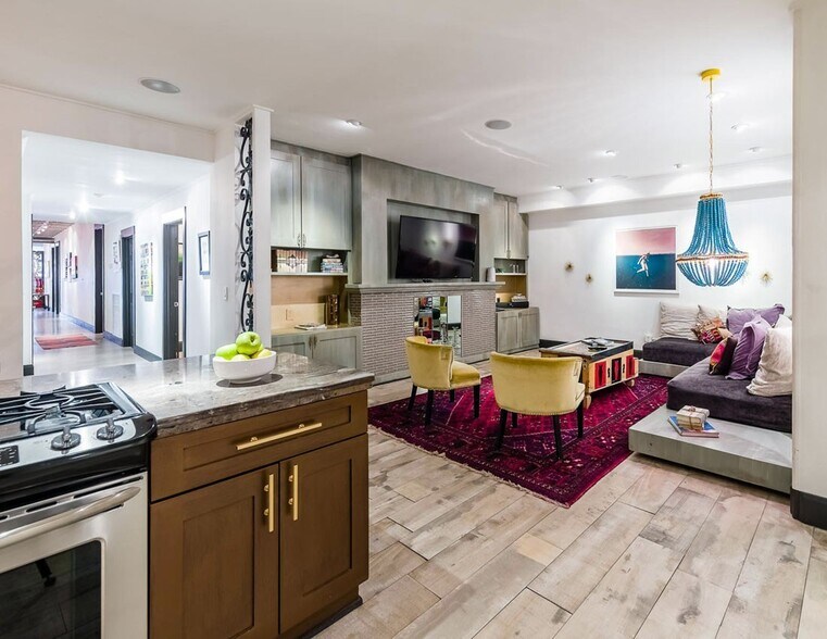 More Photos Of 213 Printers Aly, Nashville General Retail For Sale