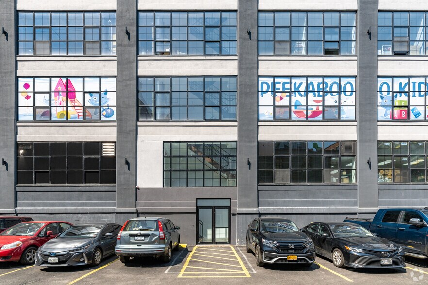 More Photos Of 40-09 21st St, Long Island City Office For Lease