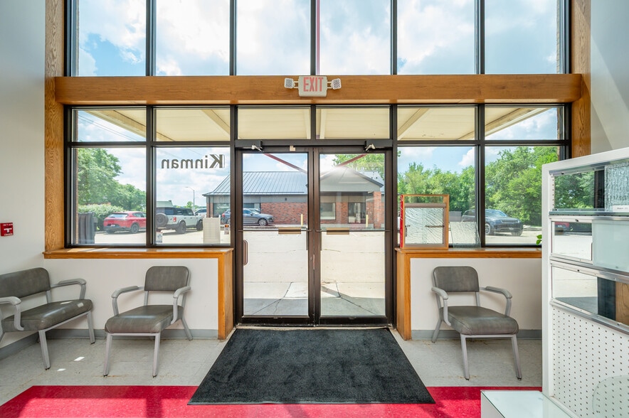 More Photos Of 2660 100th St, Urbandale Service For Sale