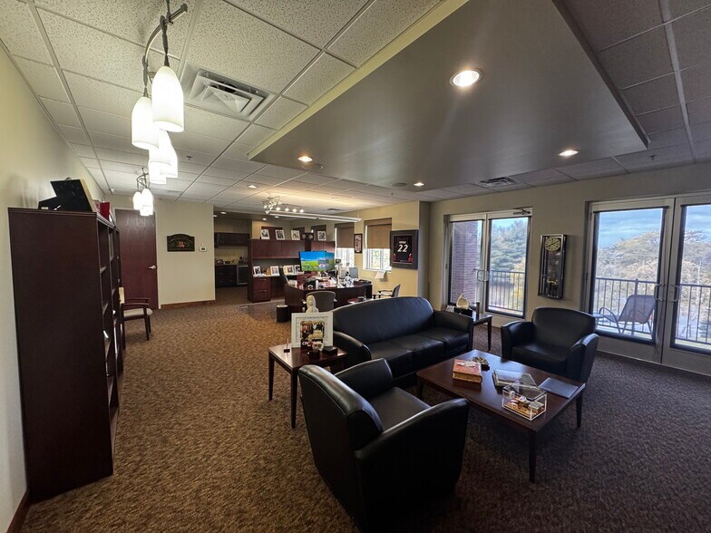More Photos Of 12500 Reed Hartman Hwy, Cincinnati Office For Lease