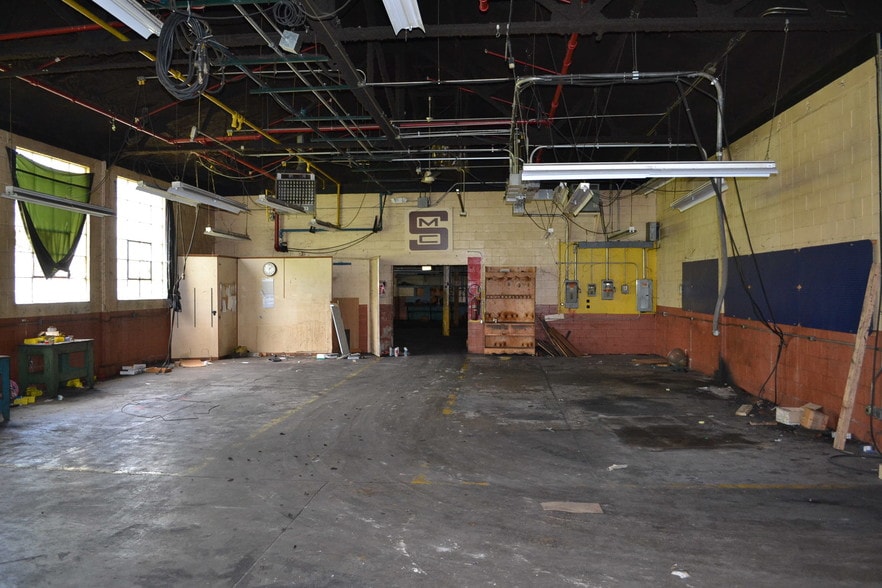 More Photos Of 315 Poston Dr, Crawfordsville Manufacturing For Sale