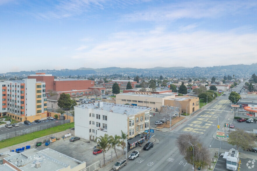 More Photos Of 315 25th St, Richmond Multifamily For Sale