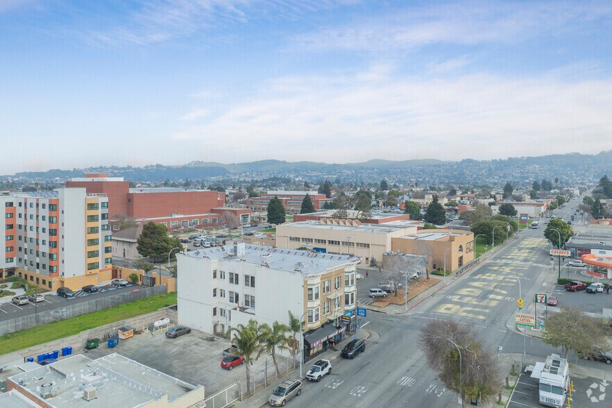 More Photos Of 315 25th St, Richmond Apartments For Sale