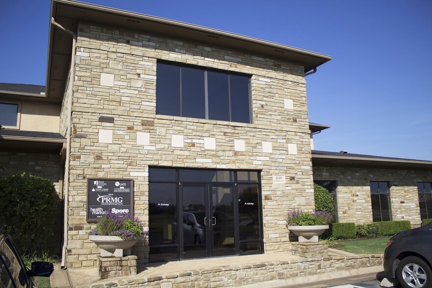 More Photos Of 2529 S Kelly Ave, Edmond Office For Lease