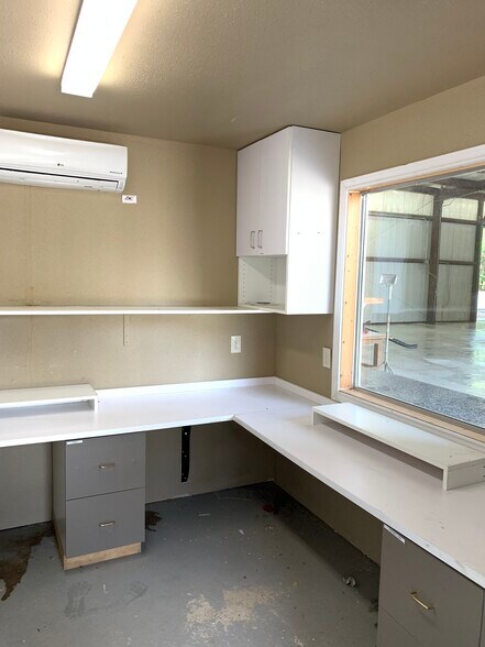 More Photos Of 2227 Golden Rd, Spring Warehouse For Lease