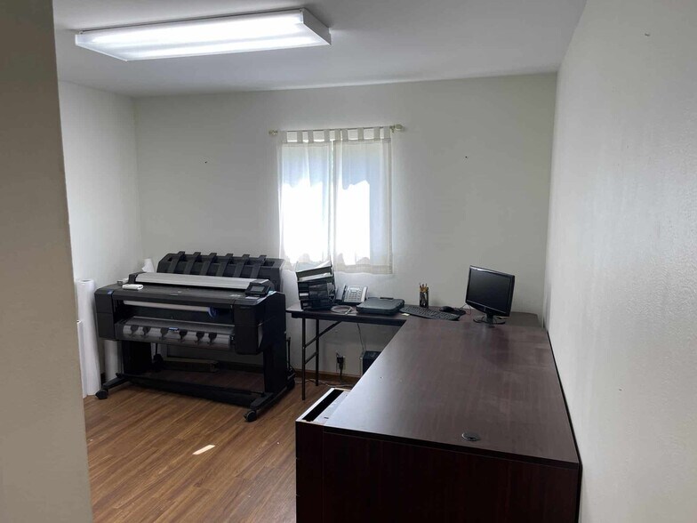 More Photos Of 1425 S Locust St, Centralia Office For Sale