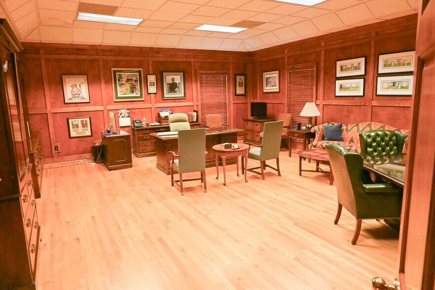 More Photos Of 109A Wholesale Ave NE, Huntsville Office For Sale