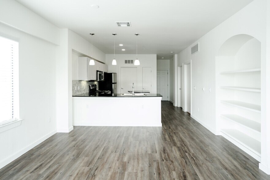 More Photos Of 127 E Riverside Dr, Austin Apartments For Lease