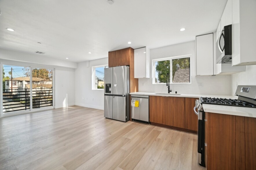 More Photos Of 11314 Martha St, North Hollywood Apartments For Sale