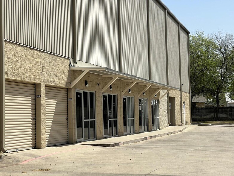 More Photos Of 7340 Blanco Rd, San Antonio Self Storage For Lease