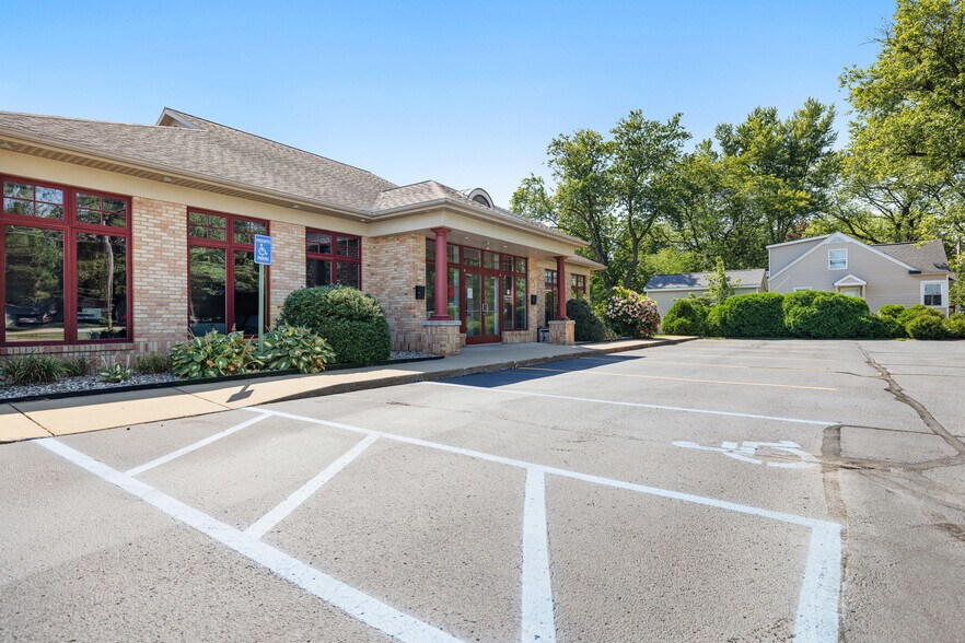 More Photos Of 3598 Green Pointe Ctr, Hamilton Office For Sale