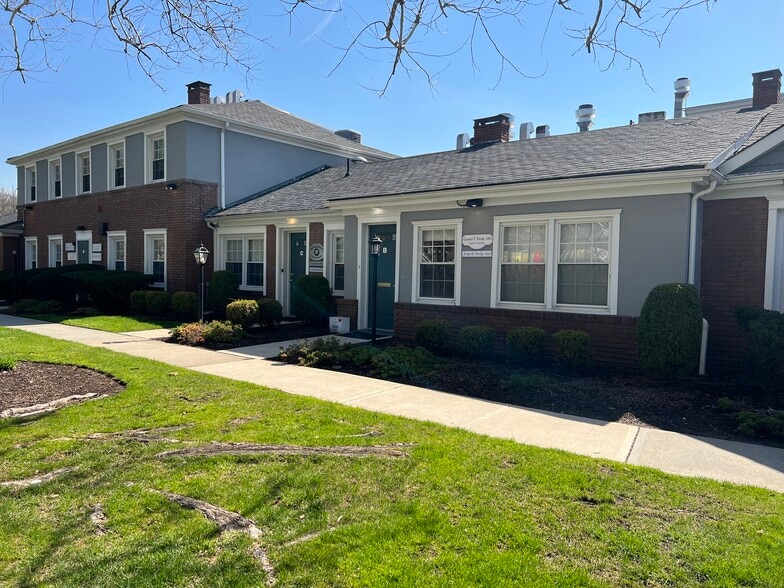 More Photos Of 65 E Northfield Rd, Livingston Medical For Lease