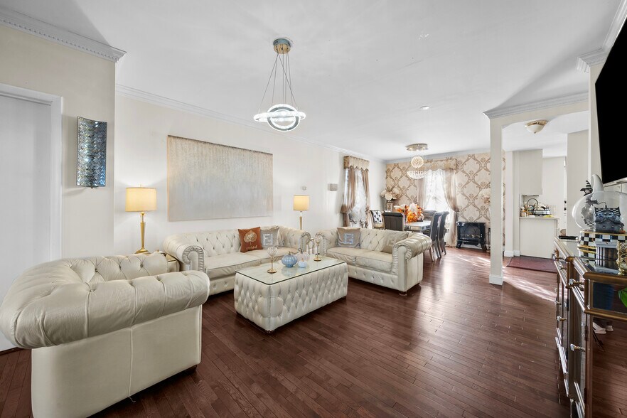 More Photos Of 70 Park Ave, Bay Shore Multifamily For Sale
