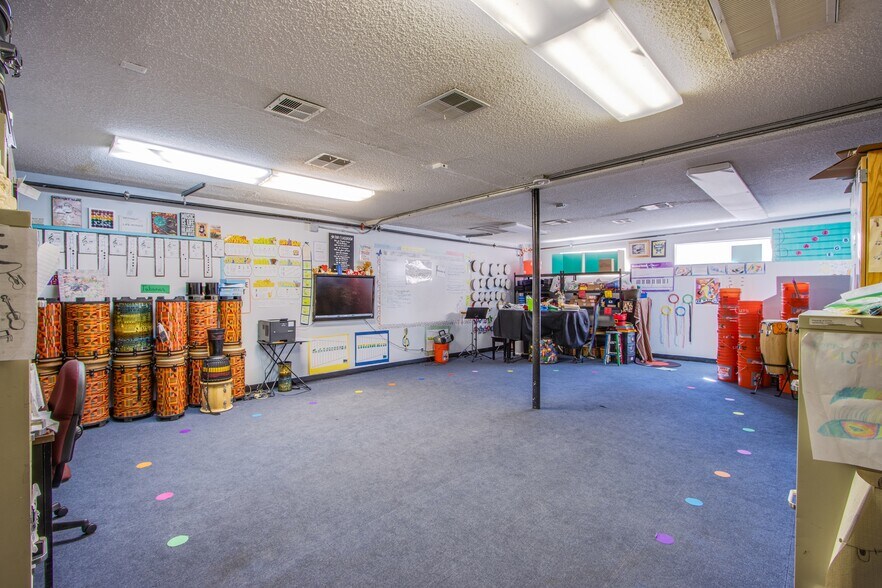 More Photos Of 1600 E Oakey Blvd, Las Vegas Schools For Sale