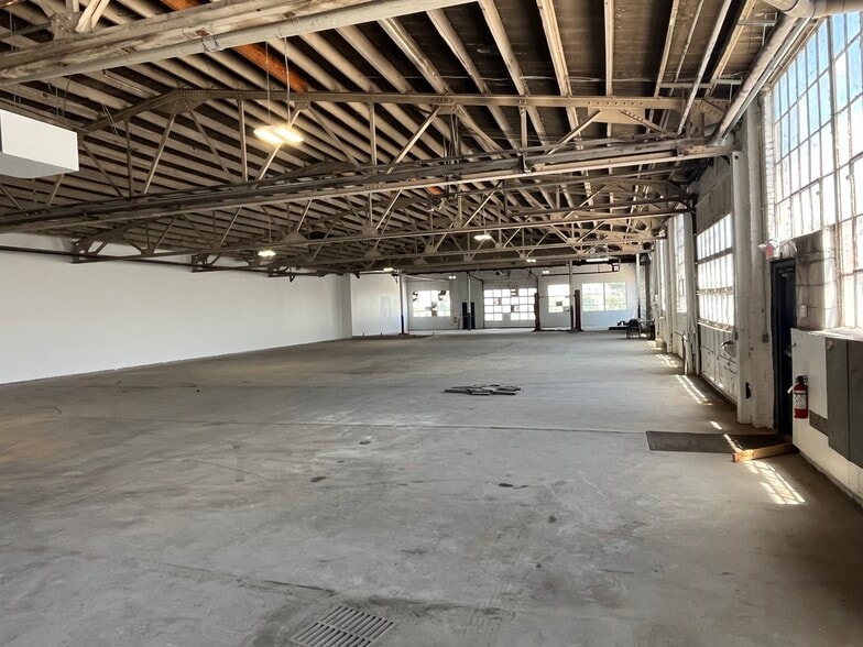 More Photos Of 25 W 4th St, Bridgeport Service For Lease