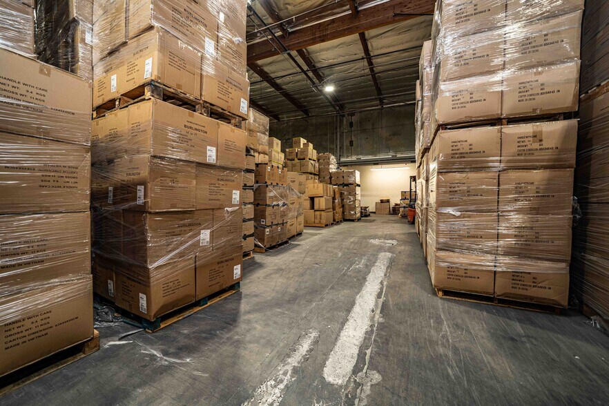 More Photos Of 2001 Saturn St, Monterey Park Light Distribution For Sale