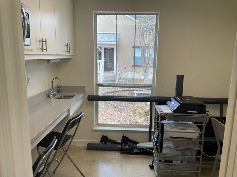 More Photos Of 17006 San Pedro Ave, San Antonio Medical For Lease