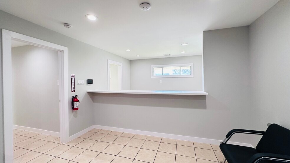 More Photos Of 6502 Memorial Dr, Texas City Medical For Sale