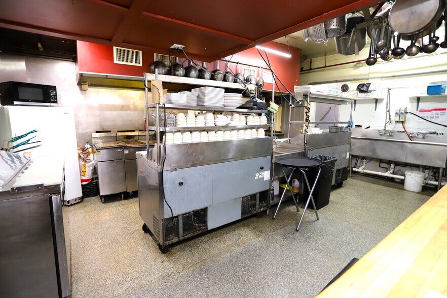 More Photos Of 138 Cross St, Brighton Hotel For Sale